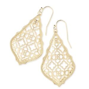 KENDRA SCOTT Gold Addie Drop Earrings In Filigree with Duster